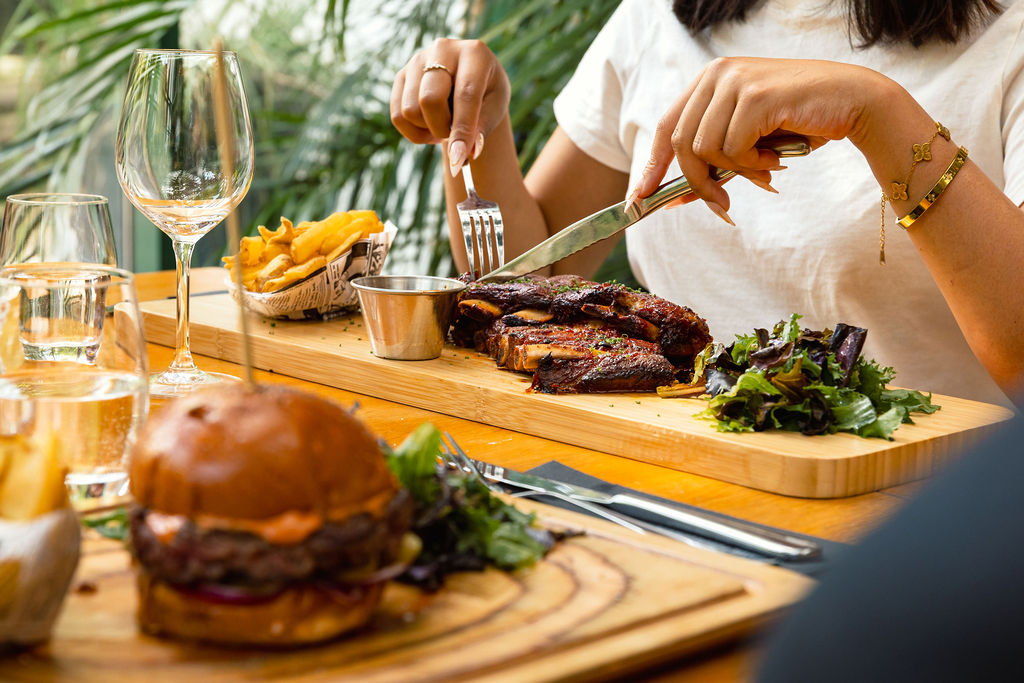 04_RestaurantFigurantsVerriere1_7
